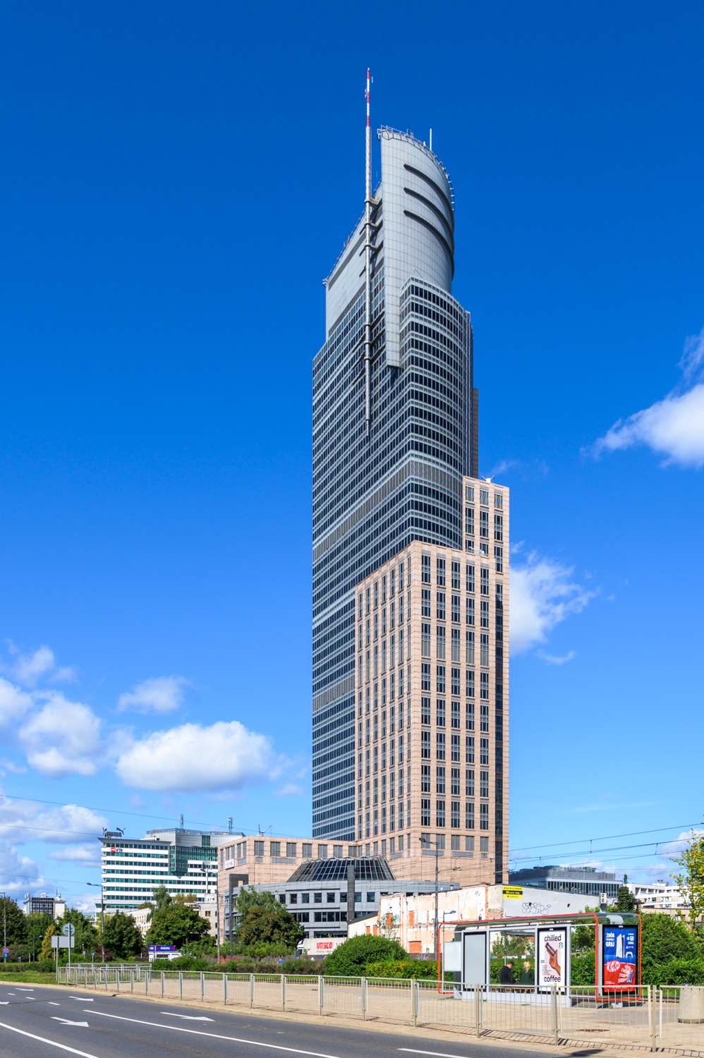 Zdjęcie architektury budynku Warsaw Trade Tower
